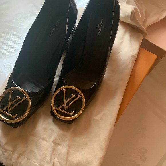 Louis Vuitton shoes - Picture 1 of 4